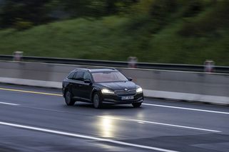 Škoda: Prodej elektrických a spalovacích aut se v ČR vyrovná v roce 2032 - Seznam Zprávy